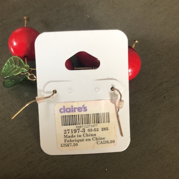 Add FREE to a bundle Claire’s Cherry earrings - Picture 2 of 2